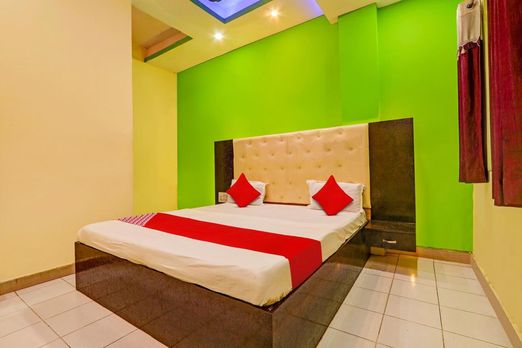 Oyo Flagship Hotel Samruddhi Lodge Nirmal  Kültér fotó