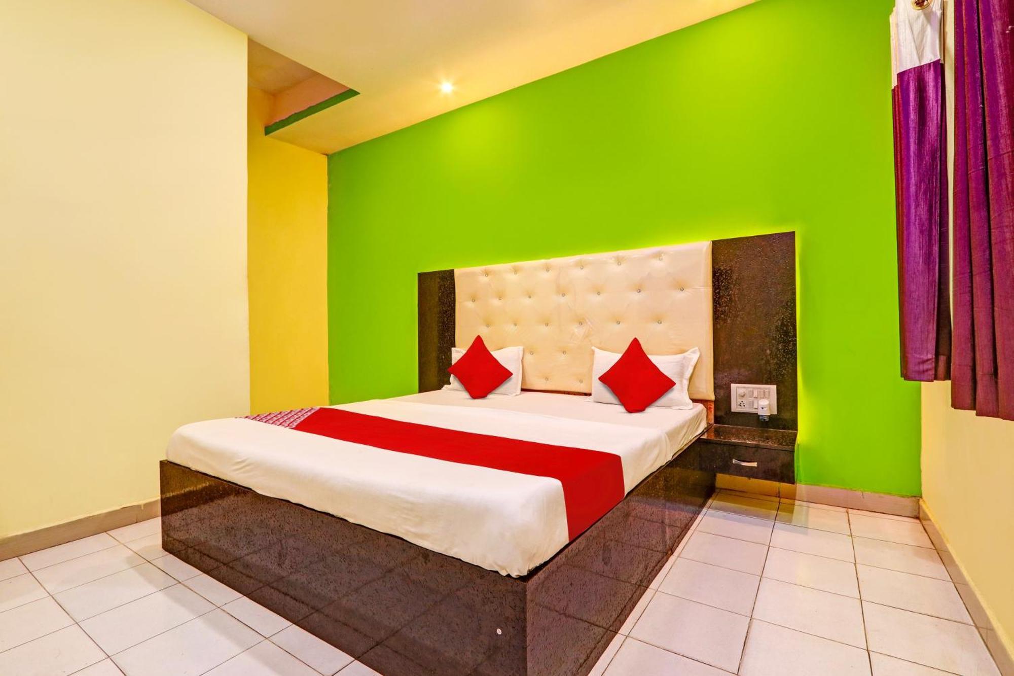 Oyo Flagship Hotel Samruddhi Lodge Nirmal  Kültér fotó