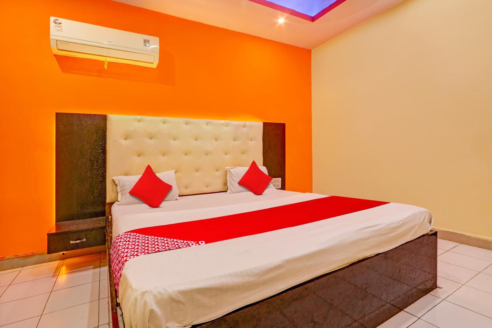 Oyo Flagship Hotel Samruddhi Lodge Nirmal  Kültér fotó