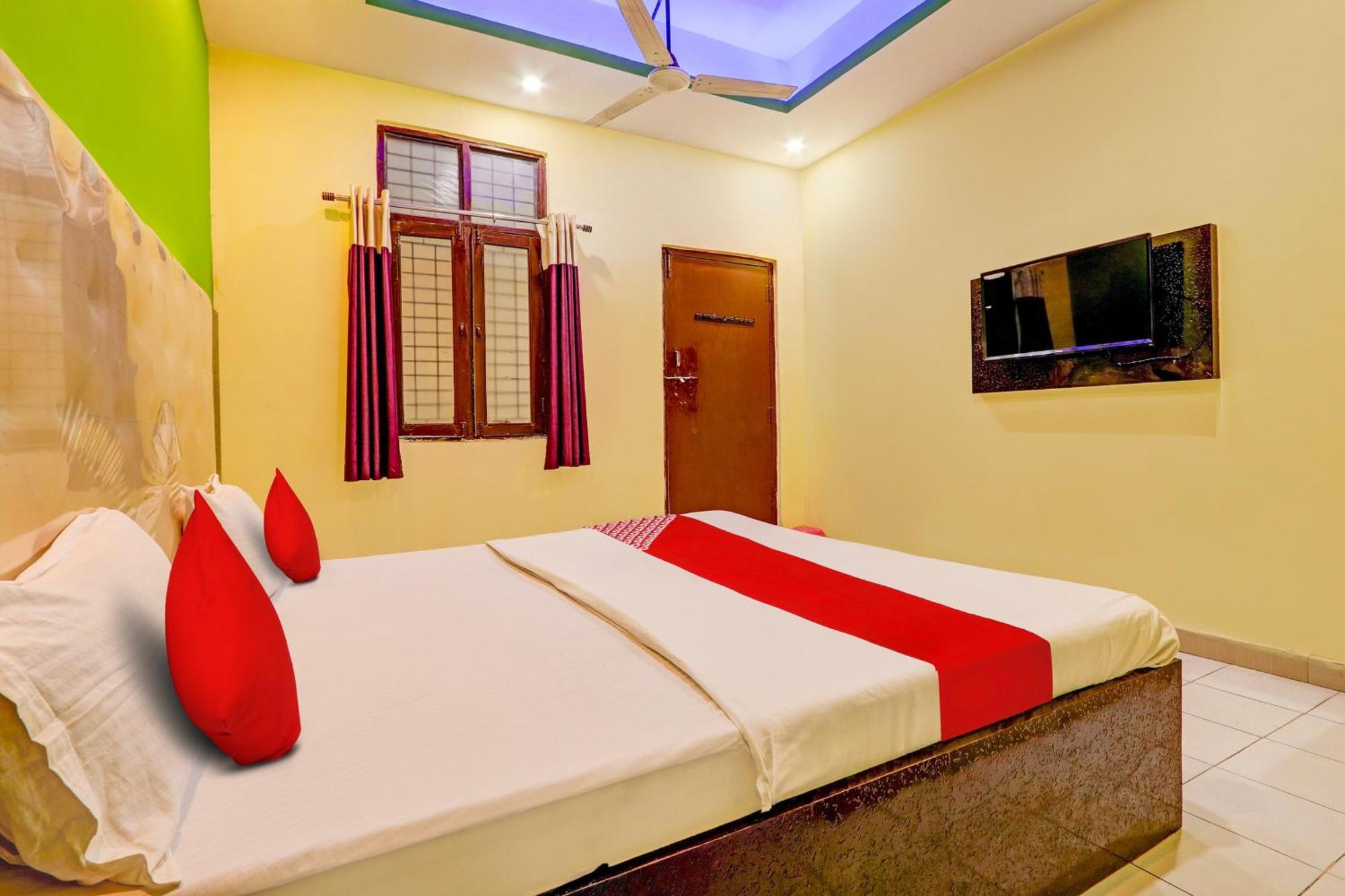 Oyo Flagship Hotel Samruddhi Lodge Nirmal  Kültér fotó