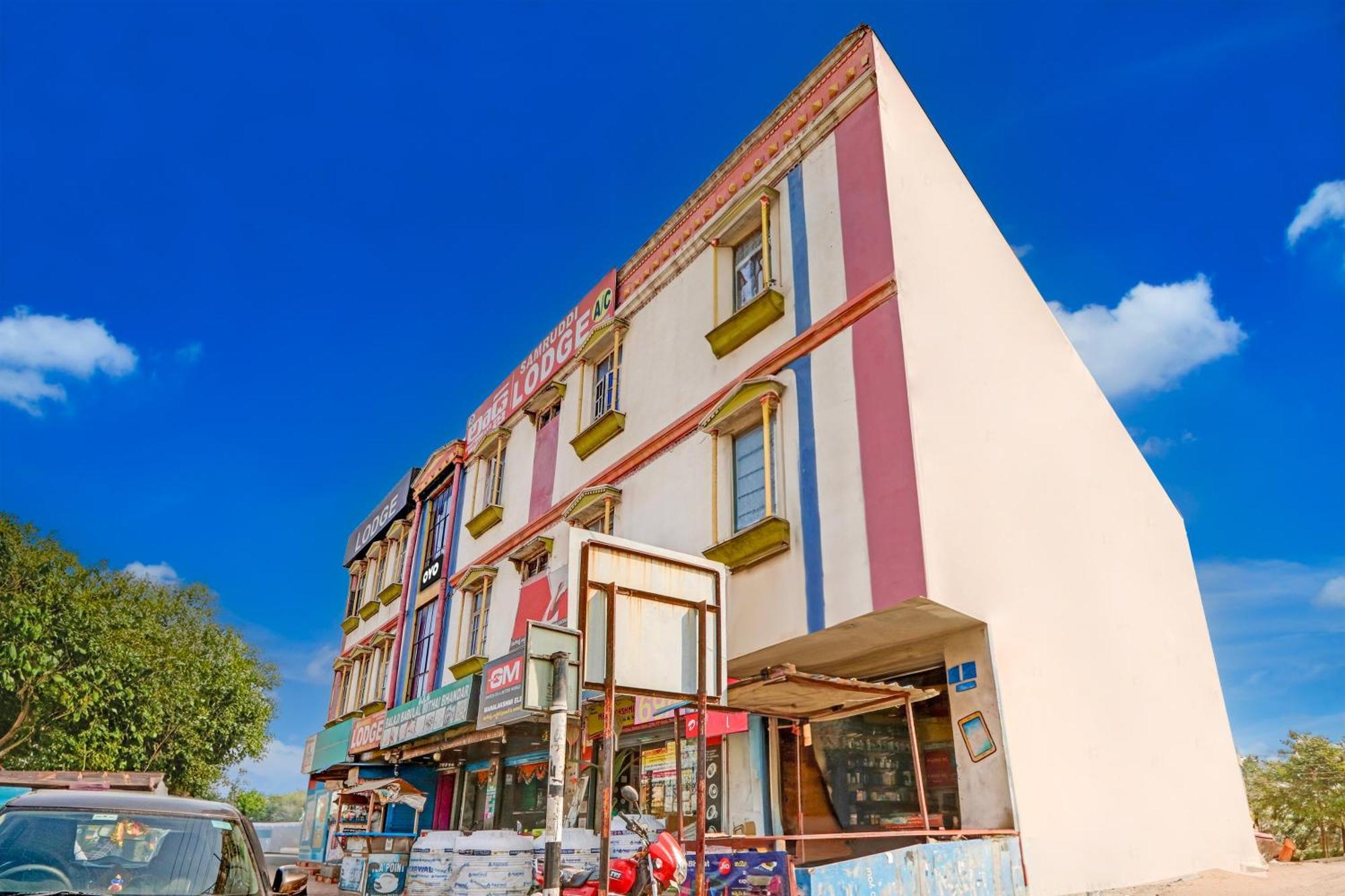 Oyo Flagship Hotel Samruddhi Lodge Nirmal  Kültér fotó