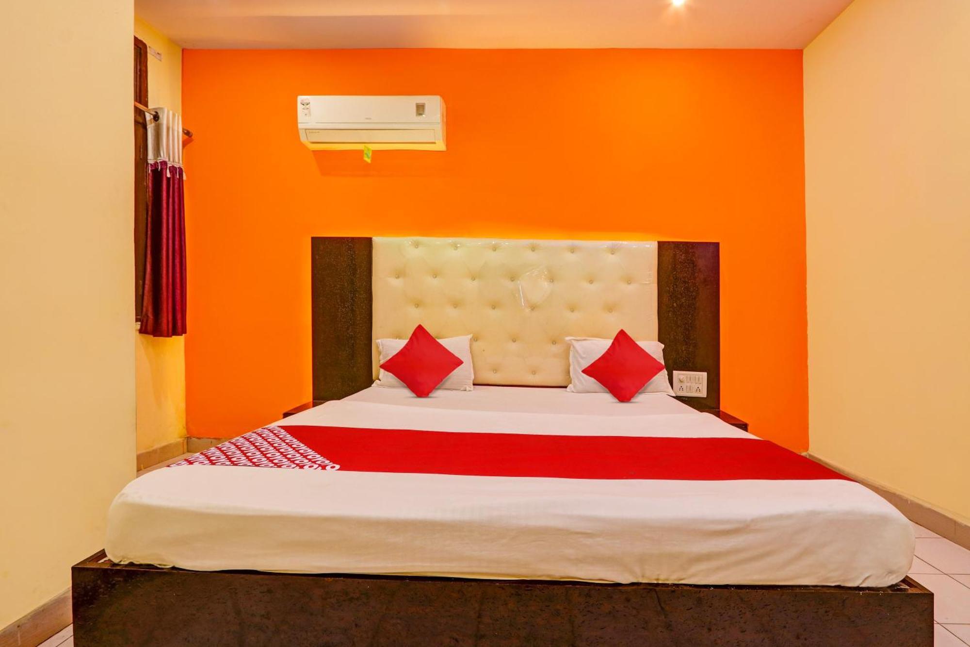 Oyo Flagship Hotel Samruddhi Lodge Nirmal  Kültér fotó