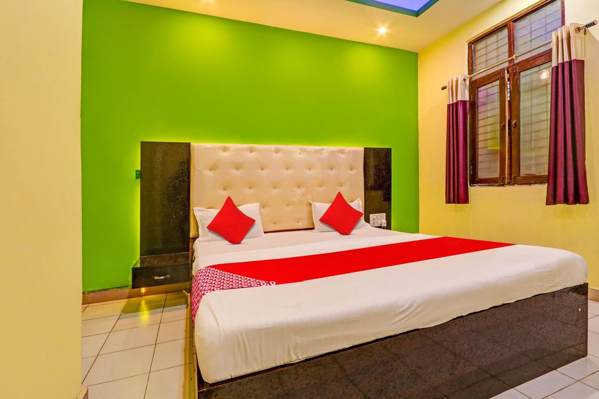 Oyo Flagship Hotel Samruddhi Lodge Nirmal  Kültér fotó